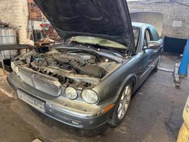 Jaguar XJ dalimis. Europinis modelis parduodamas dalimis