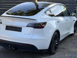 Tesla Model Y, 82 kWh, hatchback