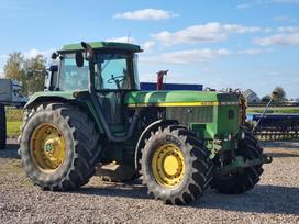 John Deere 4955, traktoriai
