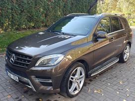 Mercedes-Benz ML350, 3.0 l., off-road / crossover