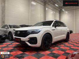 Volkswagen Touareg, 3.0 l., off-road / crossover