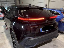 Toyota C-HR, 2.0 l., off-road / crossover
