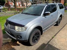 Mitsubishi L200, off-road / crossover