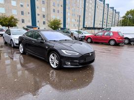 Tesla Model S, Седан