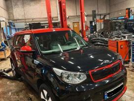 Kia Soul dalimis. automobilių dalys ir