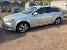 Opel Insignia по частям. Spalvos kodas z176 turime daug įvairių markių automob
