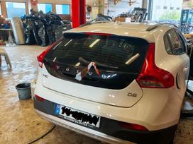 Volvo V40 Cross Country dalimis. automobilių