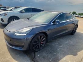 Tesla Model 3, 82 kWh, saloon / sedan