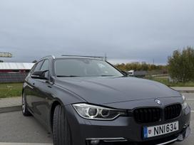BMW 330, universalas