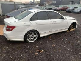 Mercedes-benz C300 dalimis. Greičių dėžės