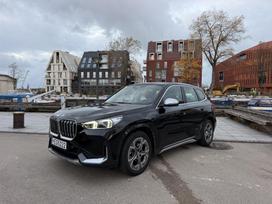 BMW iX1, 67 kWh, off-road / crossover