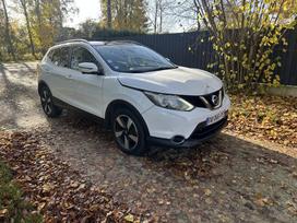 Nissan Qashqai, 1.6 l., off-road / crossover