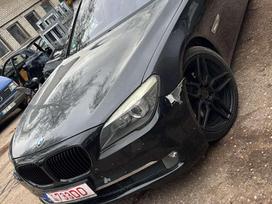 BMW 750, 4.4 l., sedanas