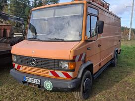 Mercedes-Benz 711D, boom lift
