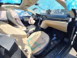 Tesla Model S, p85, dalimis. Greičių dėžės