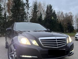Mercedes-Benz E250, 2.1 l., saloon / sedan