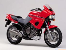 Yamaha TDM, touring / sport touring