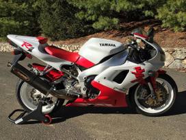Yamaha R1, sporta / superbikes