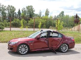 BMW M5 по частям. E60 m5 2008m dalimis platus naudotų originalių bmw d