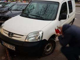 Peugeot Partner по частям. Tvarkingas automobilis dalimis galinis tiltas geras