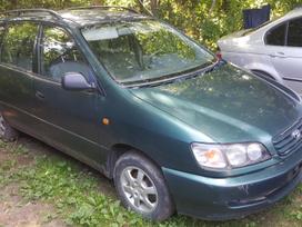 Toyota Picnic dalimis. 2 2td ir 2 0i mėlyna sparnas d žalia bamperis pr