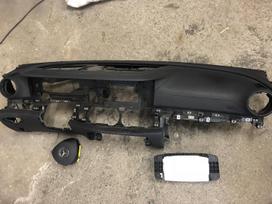 Mercedes-Benz E klasė dashboard, airbags, seat belts