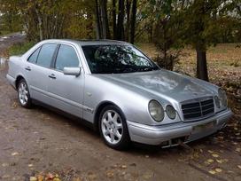 Mercedes-Benz E300 по частям. Dalimis variklis dalimis
