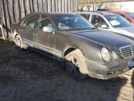 Mercedes-Benz E200