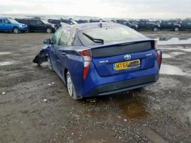 Toyota Prius dalimis. Jbl audio oda yra galine palange variklis sveikas