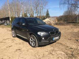 BMW X5. 7 vietos