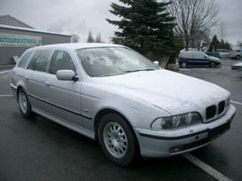 BMW 525 dalimis. Nesenai pradetas ardyti