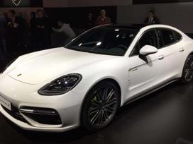 Porsche Panamera for parts. Naudotos ir naujos detalės didelis pasirinkimas sand