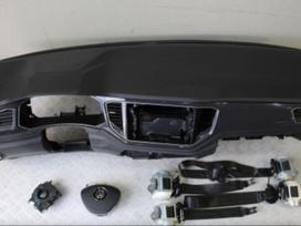 Volkswagen T-Roc dashboard, airbags, seat belts