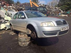 Skoda Superb dalimis