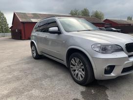 BMW X5. Naudotos visu automobiliu markiu dalys.detaliu