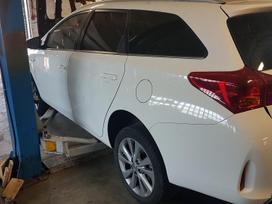 Toyota Auris for parts. Deges priekis