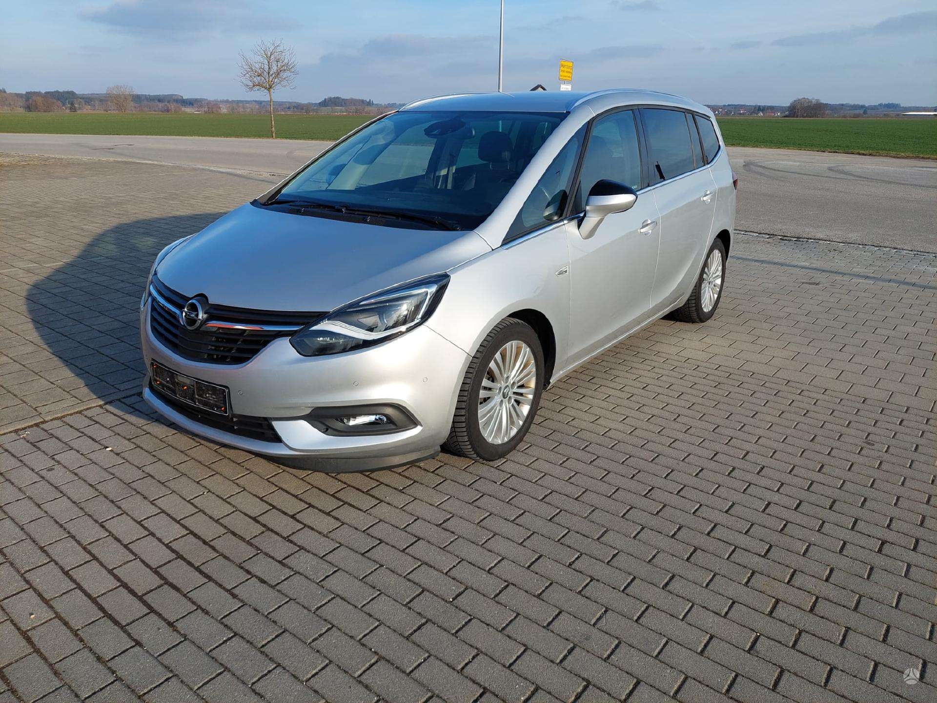zoogdier De lucht kasteel Opel Zafira tourer, 2.0 l., mpv / minivan 2016-12 m., | A23322629