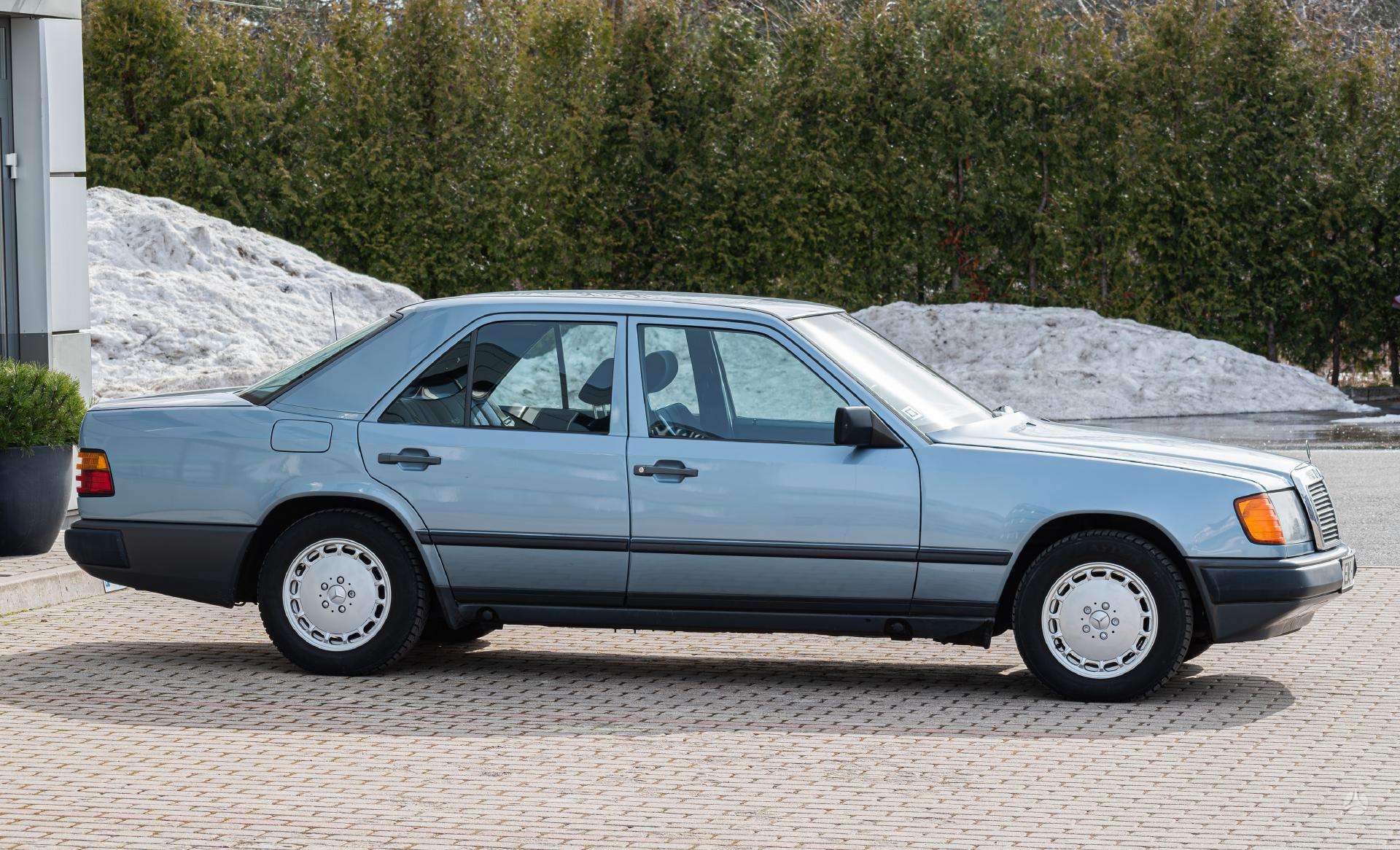 Mercedes-Benz 300, 3.0 l., Седан 1988-01 m., | A23854929