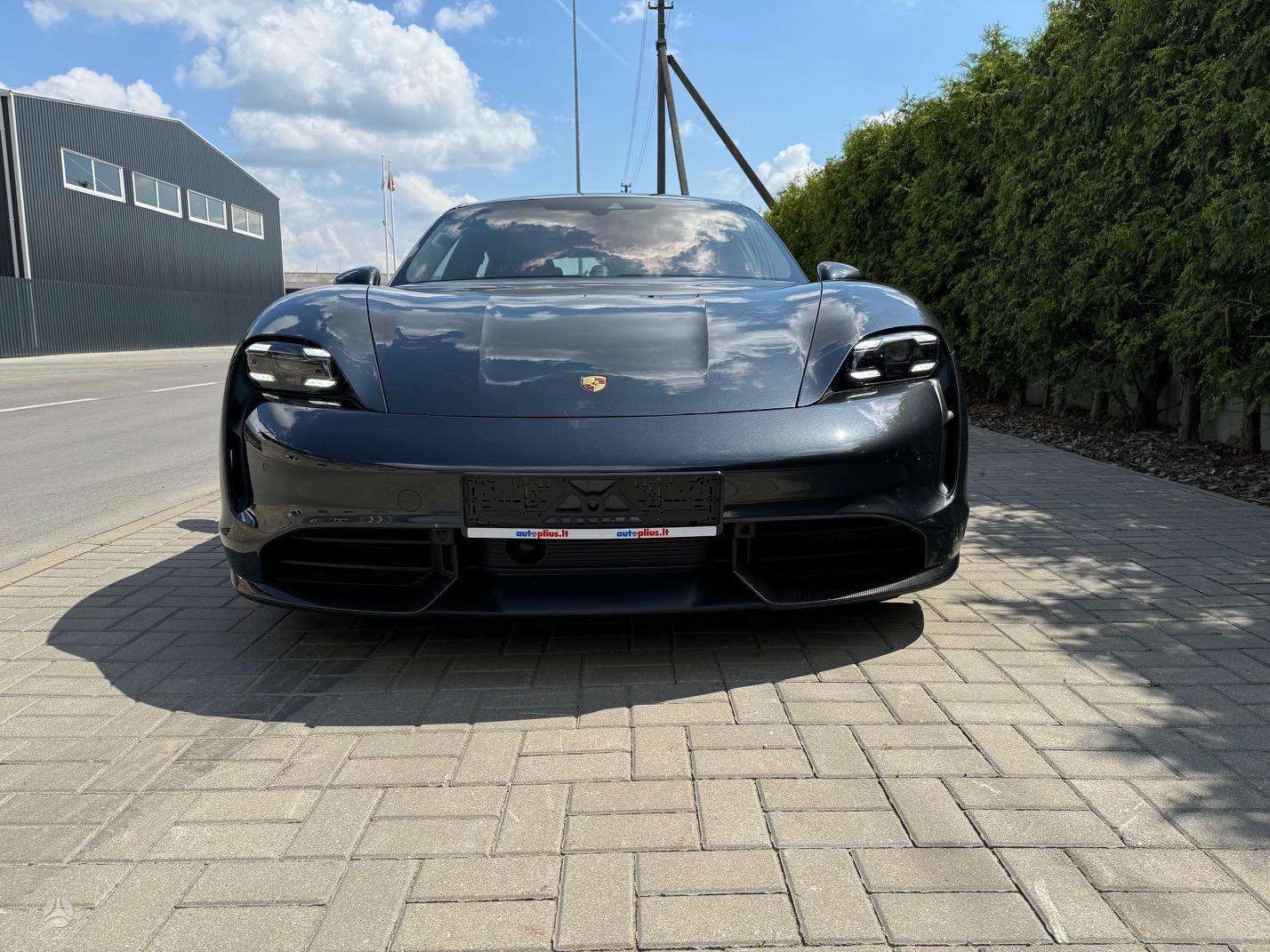 2020 Porsche Taycan photo 10