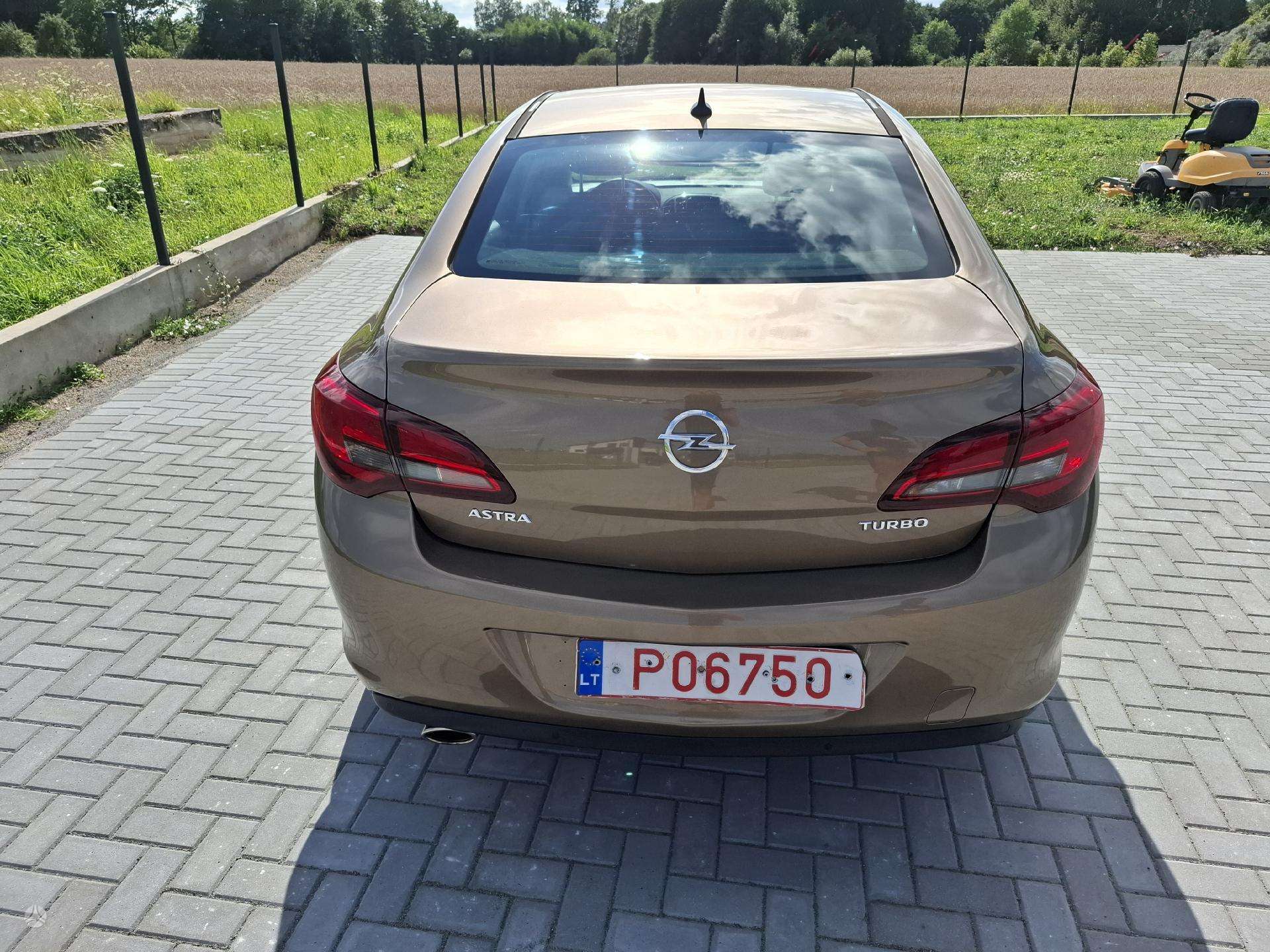 Opel Astra, 1.4 l., Седан 2013-07 m., | A26278374