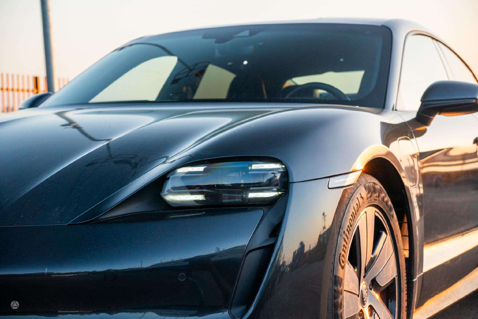 2021 Porsche Taycan photo 7