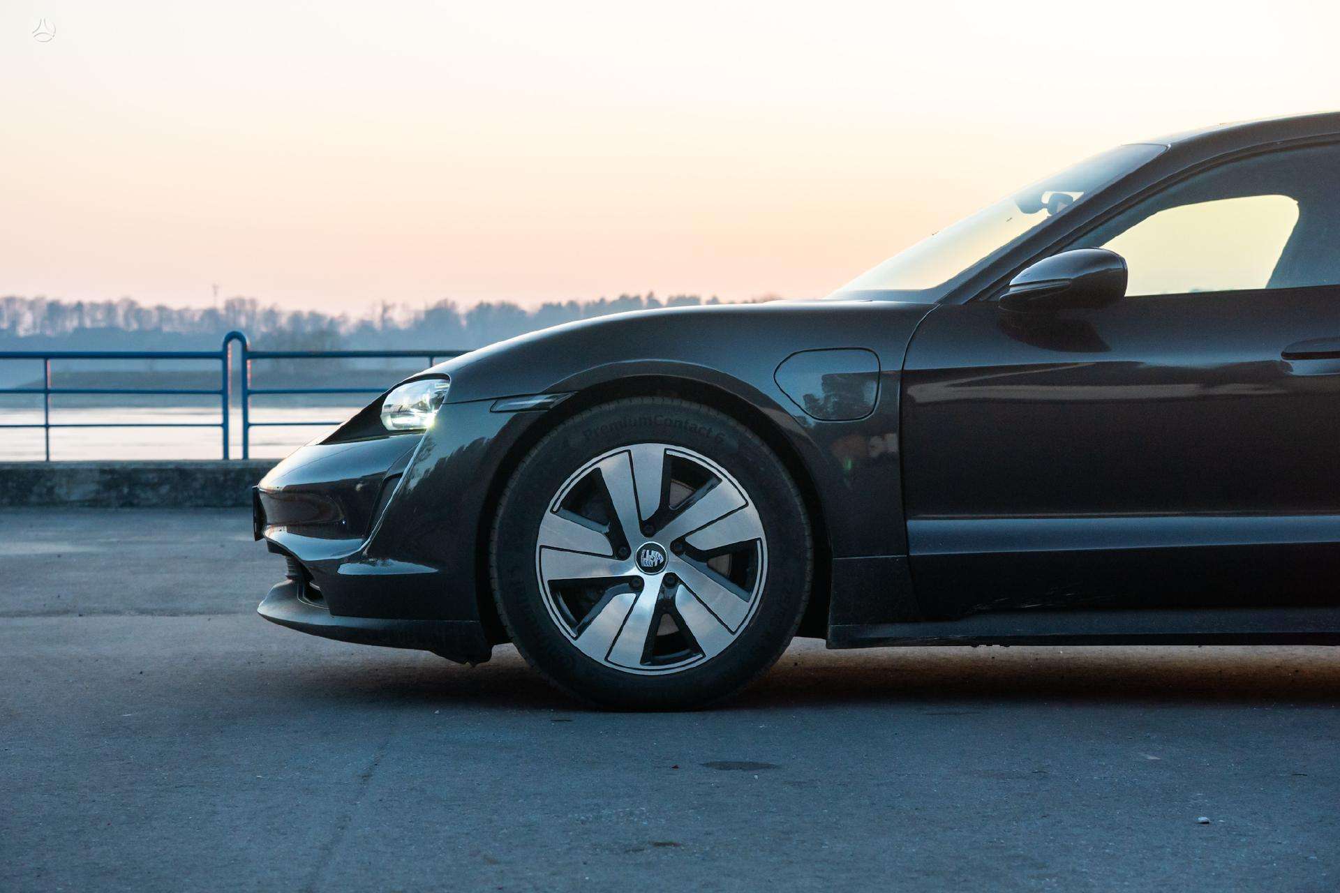 2021 Porsche Taycan photo 4