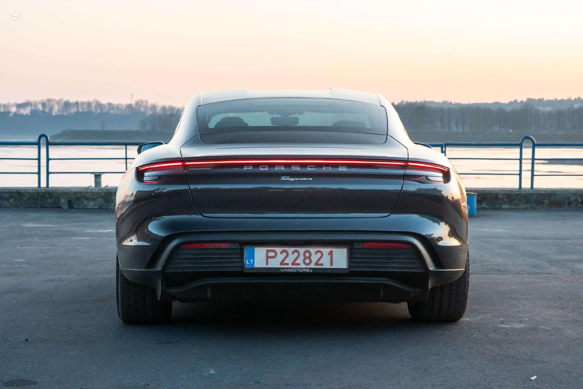 2021 Porsche Taycan photo 9