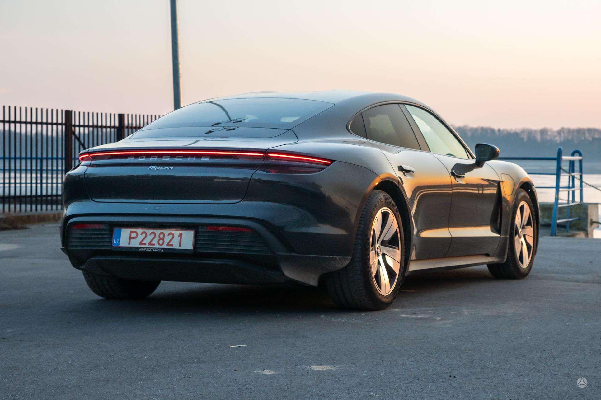 2021 Porsche Taycan photo 10