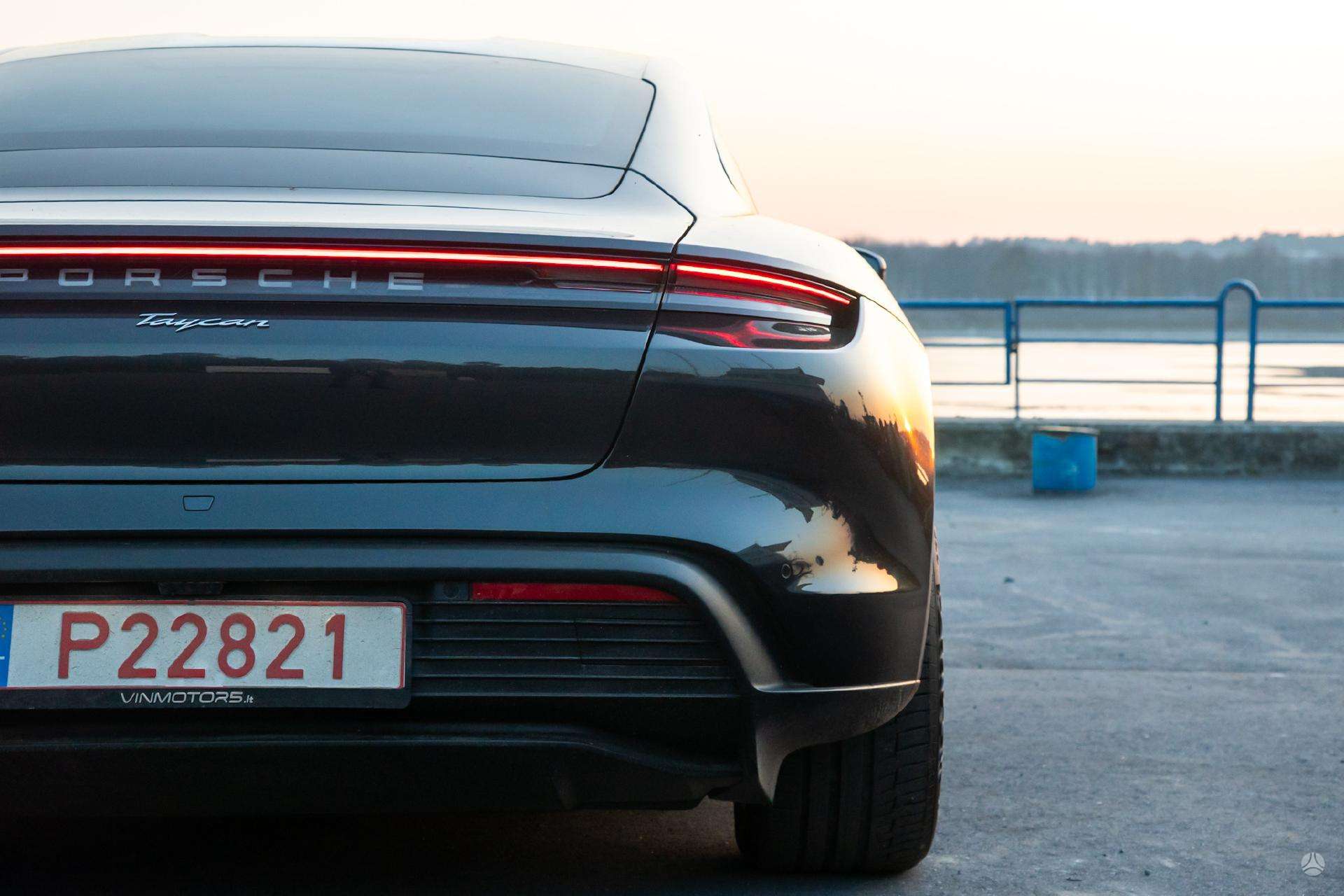 2021 Porsche Taycan photo 12