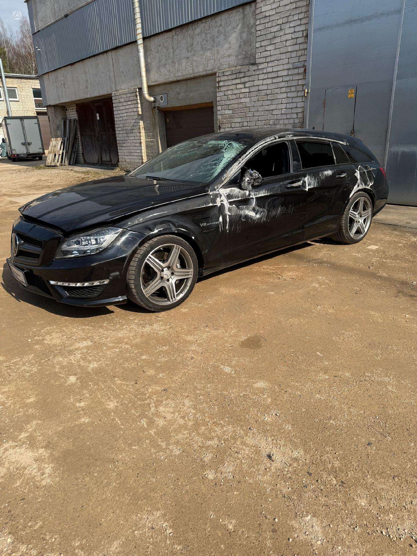 Mercedes-Benz CLS63 AMG dalimis. Mercedes w218 cls63 amg 4 matic ...