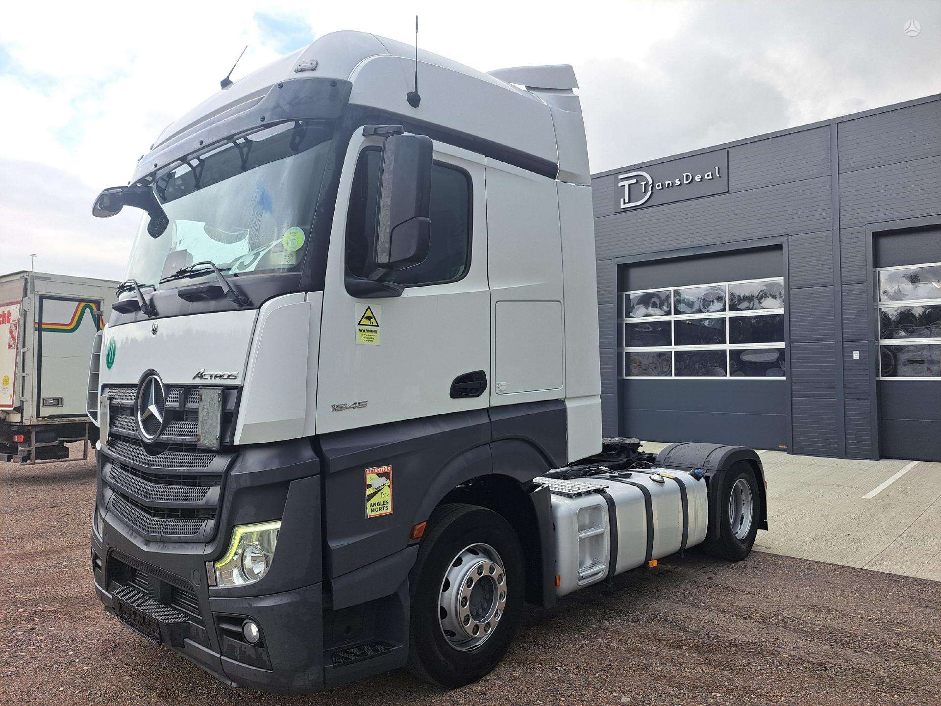 Mercedes-Benz Actros 1845