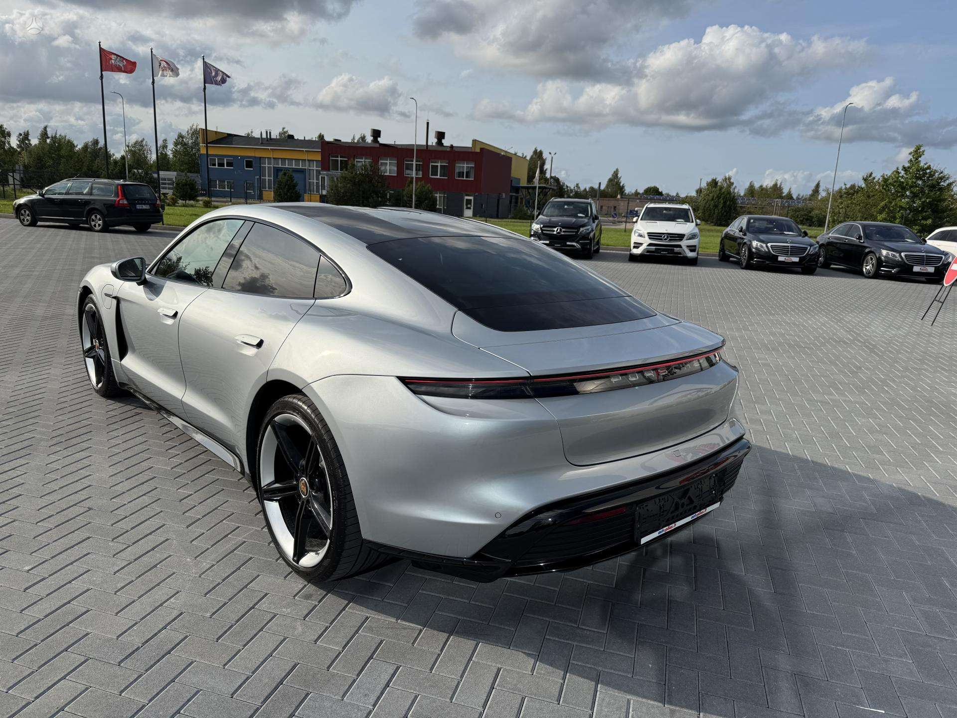 2021 Porsche Taycan photo 5