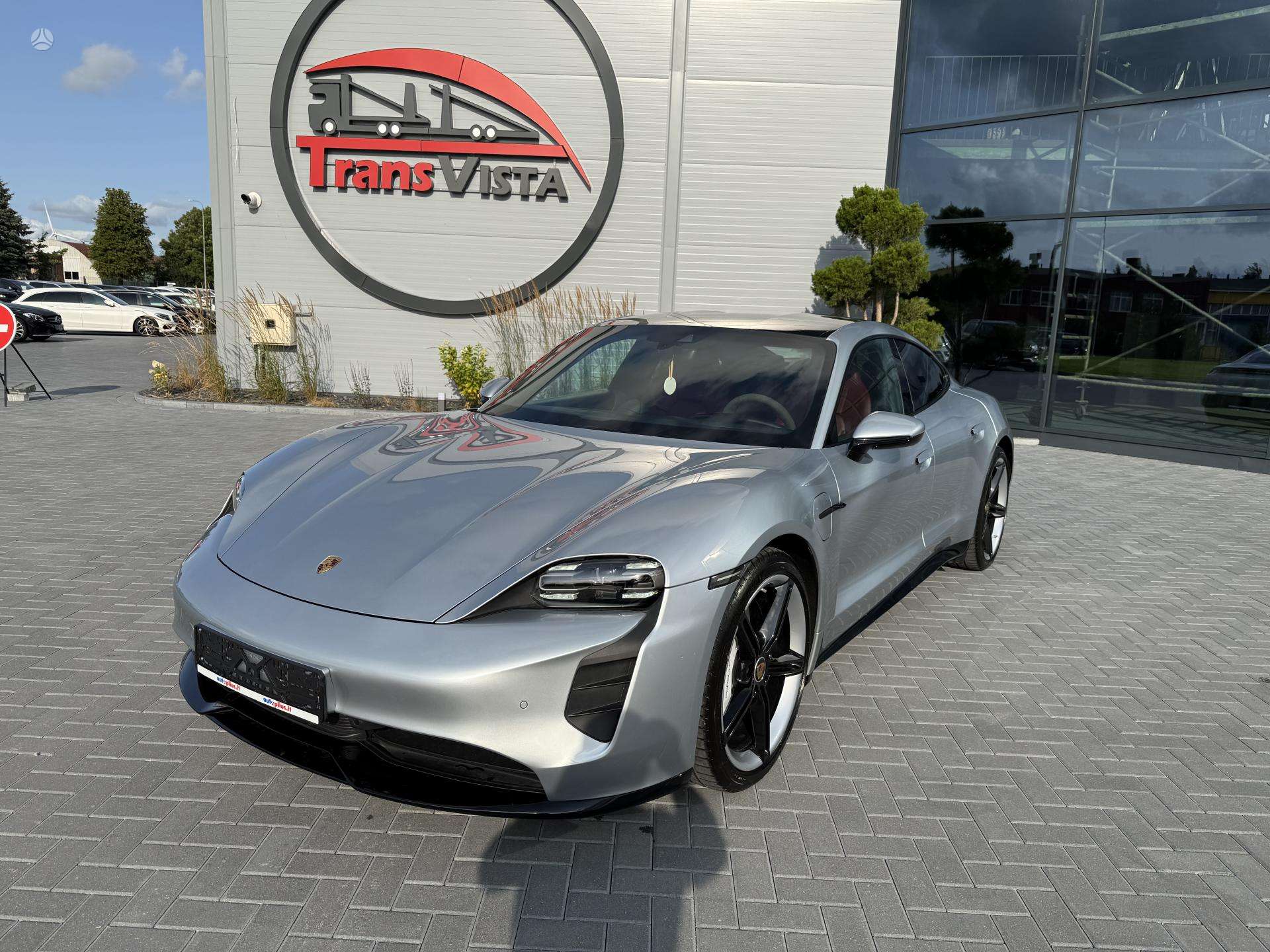 2021 Porsche Taycan photo 2