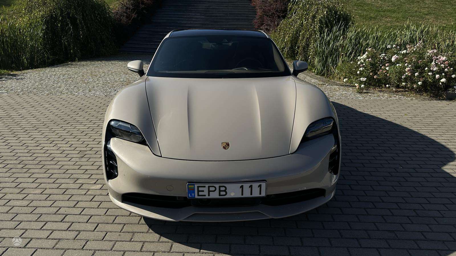 2021 Porsche Taycan photo 5